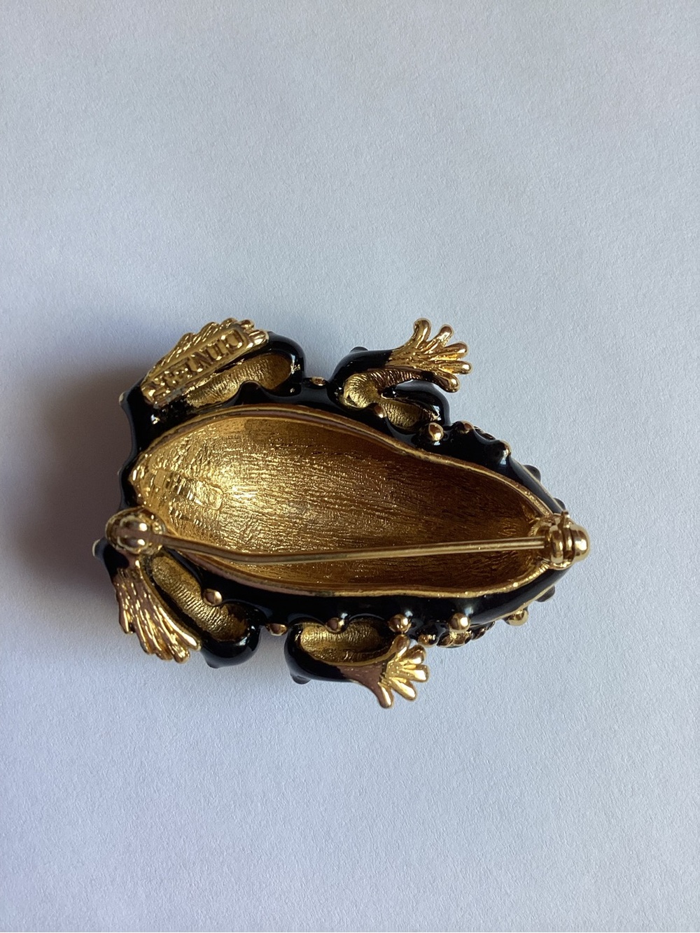 Vintage Ciner Frog Brooch Black Enamel Gold Tone - Picture 6 of 6